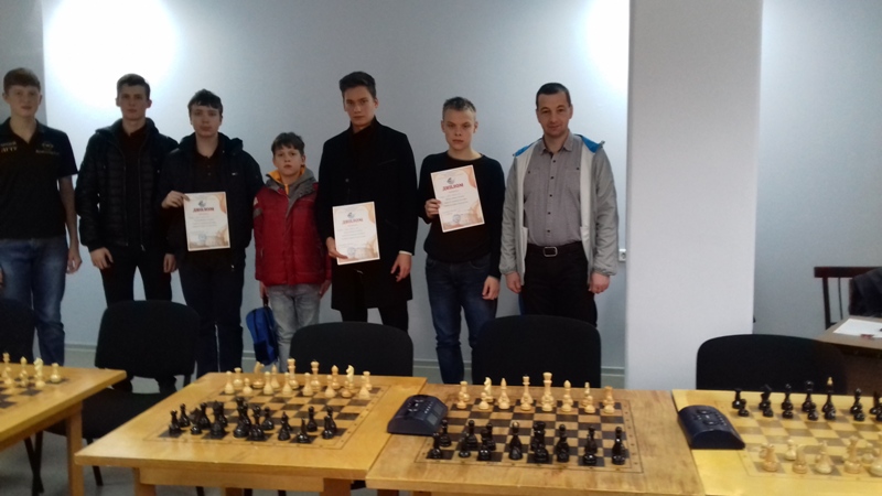 Шахматы: в турнире сыграли старшеклассники