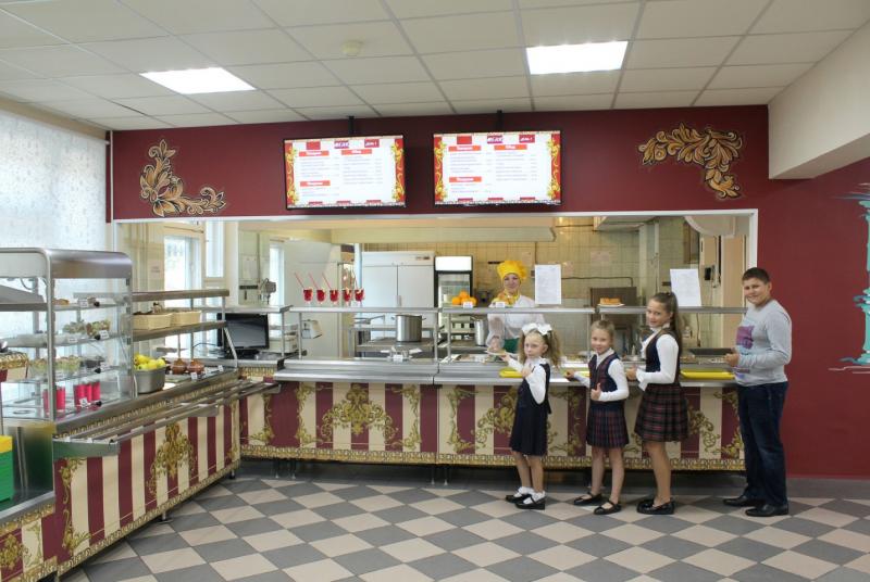 Обед в стиле Романовых – школьная столовая в Москве превратилась в царский ресторан