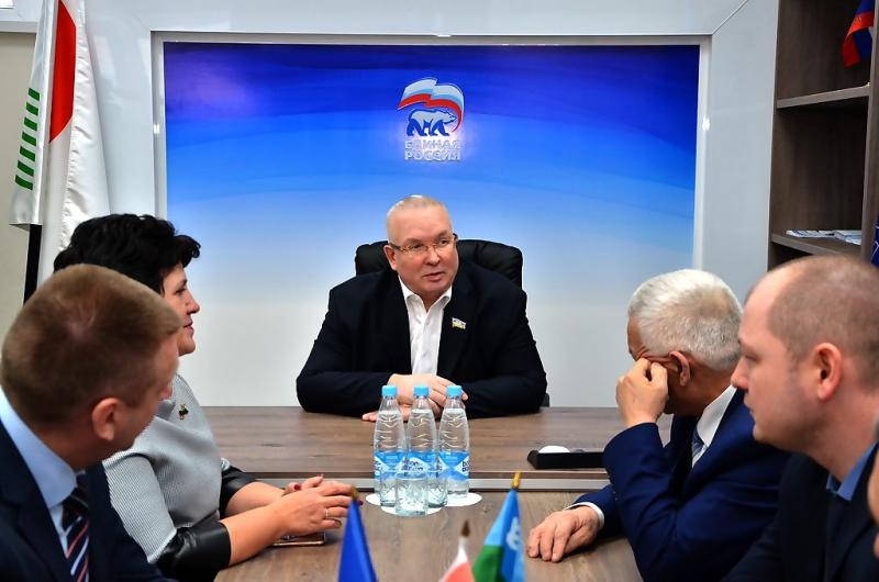 Владимир Семенов провел встречу с партийным активом Пойковского