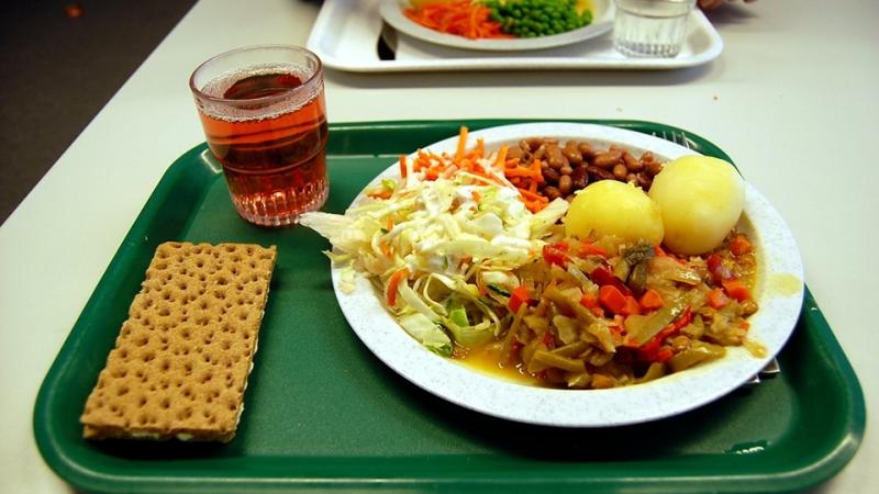 Обед с пользой и вкусом — новые нормы школьного питания положительно оценили эксперты в Крыму