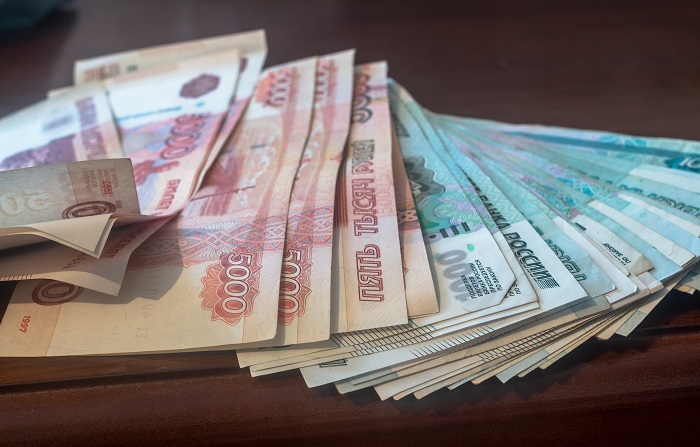 Сколько платят экономистам, юристам и программистам в России в 2019