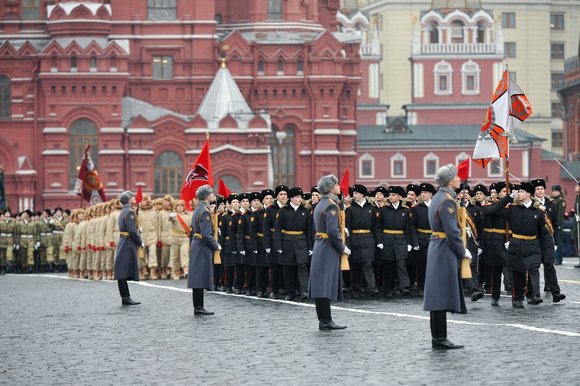 Юнармейцы приняли участие в реконструкции военного парада в Москве