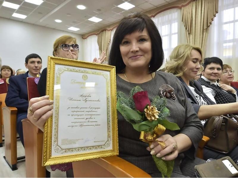Благодарственных писем Владимира Семенова и наград Думы Югры удостоены свыше 30 жителей Нефтеюганского района