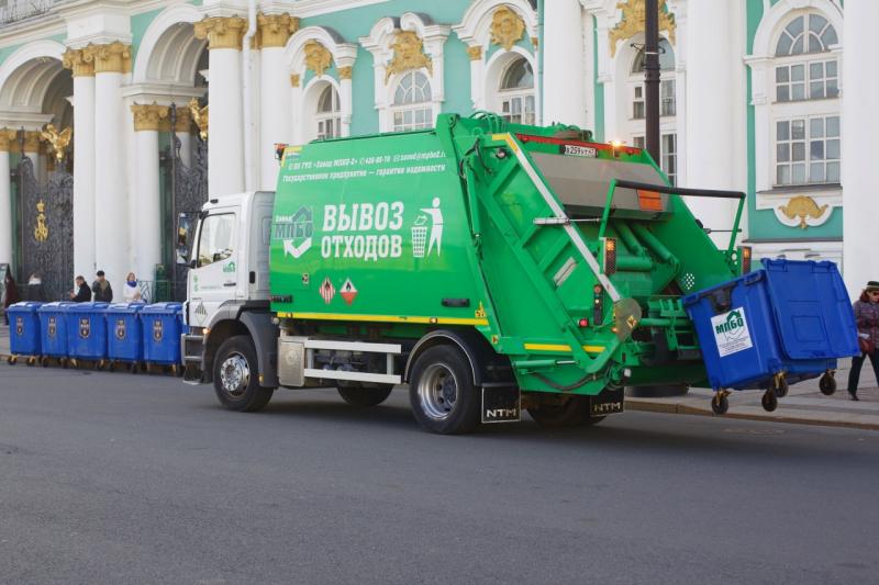 Более 2 миллионов тонн мусора: власти Ленобласти не рады петербургским отходам