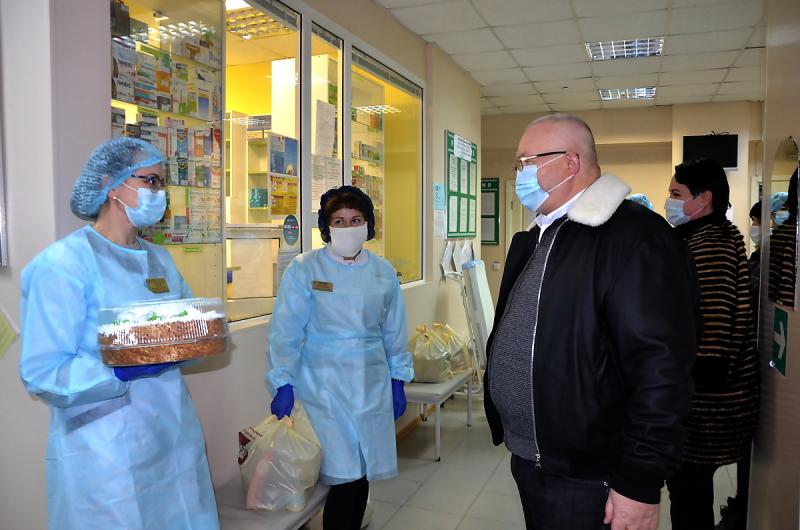 Владимир Семенов оказал помощь сельской больнице