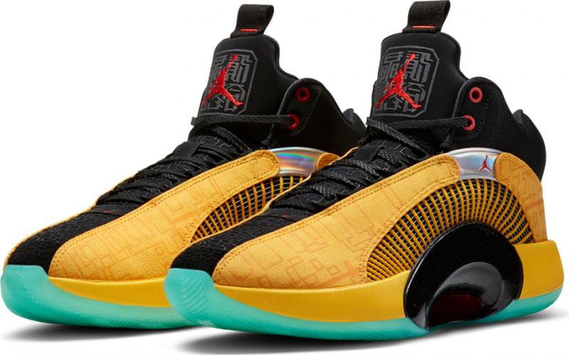 В этот уикенд Foot Locker’s '12 Days of Greatness входят кроссовки Air Jordans и баскетбольные кроссовки New Balance.