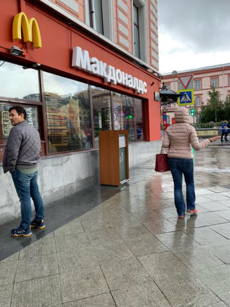 Посетители жалуются на московские рестораны Макдональдс.