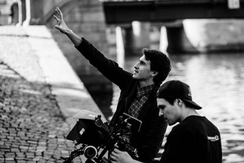 Робота українського режисера Романа Гончаренко презентує новий альбом іранського композитора Мехді Раджабіана, поданий на «Греммі»