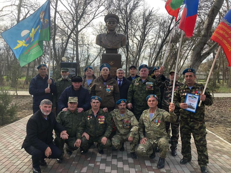 В Кизяре воины-интернационалисты Дагестана приняли участие в открытии памятника Василию Маргелову