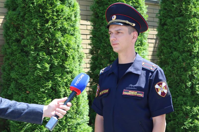 Офицер Росгвардии рассказал журналистам об антитеррористической безопасности образовательных учреждений на Ставрополье
