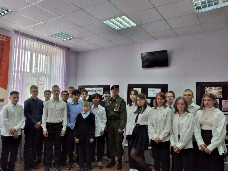 Ветеран Росгвардии провел встречу с тамбовскими школьниками, посвященную Сталинградской битве