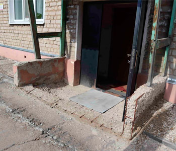 Активисты Народного фронта добиваются гарантийного ремонта в капитально отремонтированном доме на улице Тургенева в Яранске