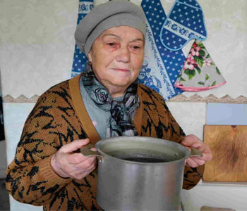 Жильцы дома на Стахановской, 1 в Кирове 1,5 года живут без горячей воды