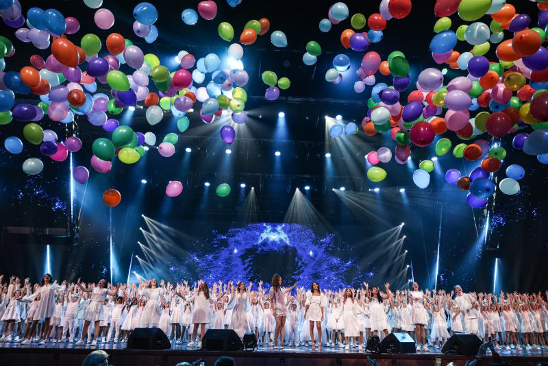 Полина Гагарина, Ваня Дмитриенко, Люся Чеботина и другие звезды поздравили победителей фестиваля «Большая сцена 2022»