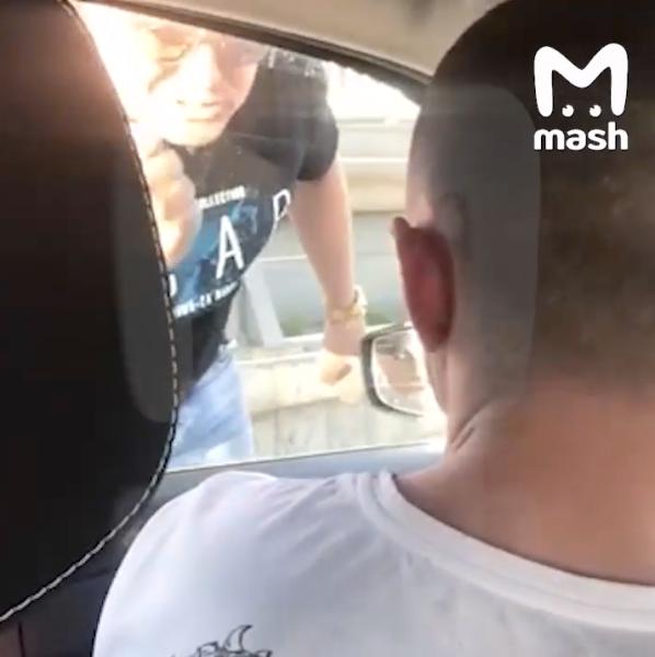 Польский таксист обругал и плюнул в лицо украинскому беженцу