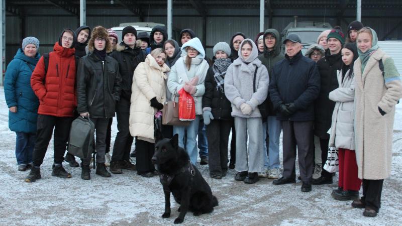 Кировские школьники посетили ОМОН «Вятич»