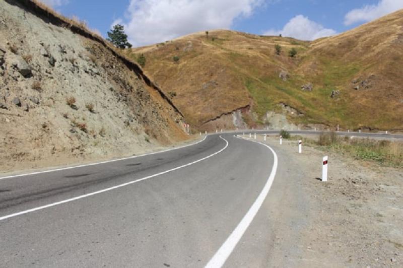 СРОЧНО! Азербайджанцы перекрыли трассу Степанакерт-Горис, связывающую Нагорный Карабах с Арменией