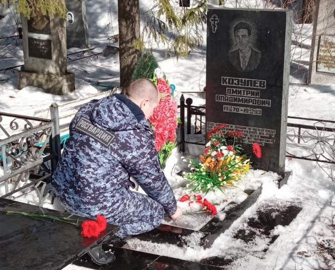 В Кировской области в подразделениях вневедомственной охраны Росгвардии прошли акции и памятные мероприятия, посвященные Дню Героев Отечества