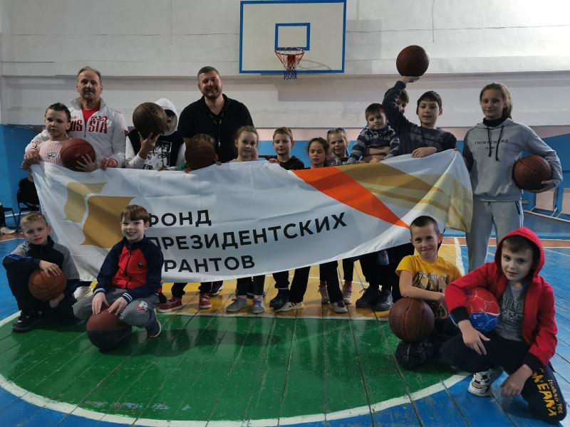 В Самарской области при поддержке Фонда Президентских грантов активно реализуется социальный проект "О, спорт, ты - мир!"