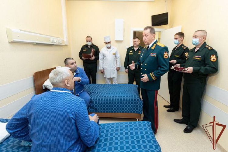 Генерал армии Виктор Золотов вручил государственные награды спецназовцам "Витязя" и посетил главный клинический госпиталь Росгвардии