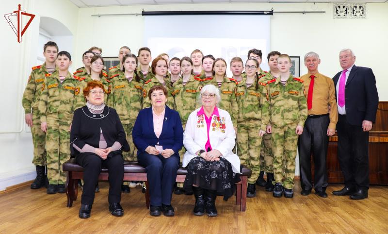 В Йошкар-Оле кадеты подшефного класса Росгвардии узнали о героических женщинах времен Великой Отечественной войны