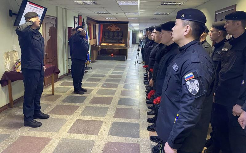 В Ангарске сотрудники ОМОН «Баргузин» Росгвардии почтили память погибших на Северном Кавказе товарищей