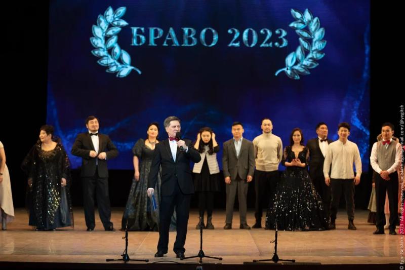 Художественный рук оводитель Буряад театра Саян Жамбалов: "Третий год подряд театр удерживает награду "Лучшая мужская роль"