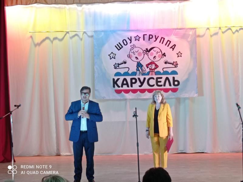 С творческим отчетом перед ростовчанами выступила шоу-группа "Карусель"