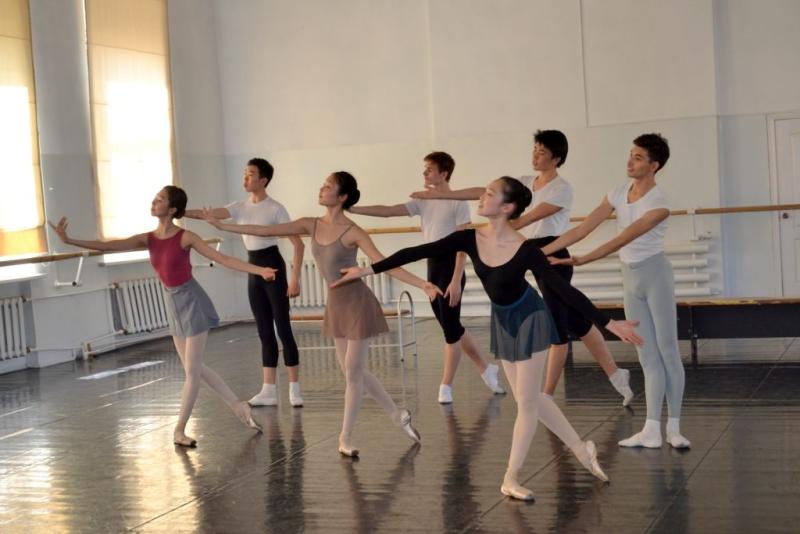 Министр ведомства Соелма Дагаева, министерство культуры Бурятии - Выпускные экзамены в БРХК