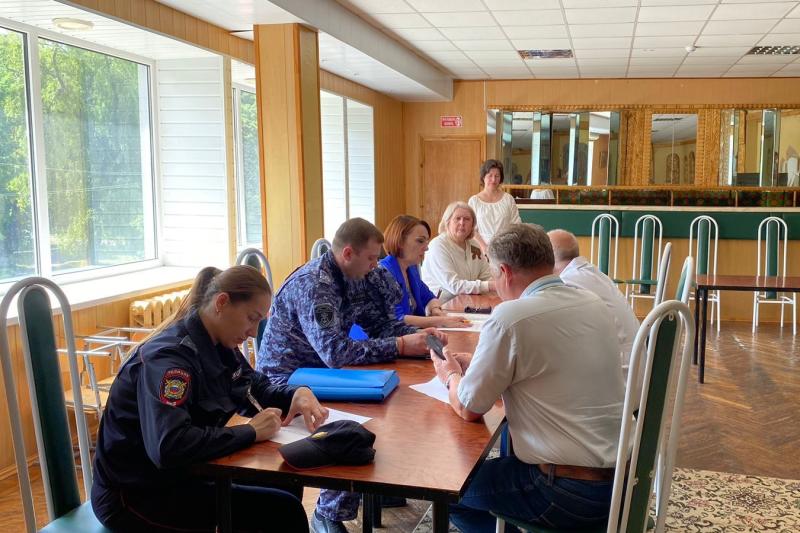 В Курской области сотрудники Росгвардии проверили готовность детских оздоровительных лагерей