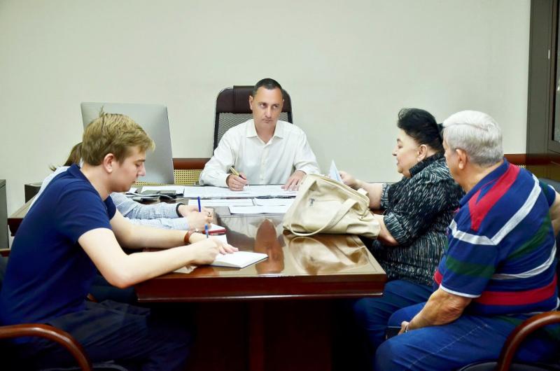 Депутат ЗСК Виктор Тепляков провёл приём граждан, проживающих в микрорайоне Завокзальный