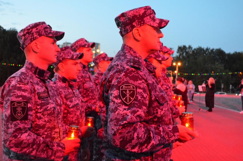 В канун дня памяти и скорби сотрудники и военнослужащие Управления Росгвардии по Пензенской области приняли участие в общероссийской акции «Свеча Памяти»