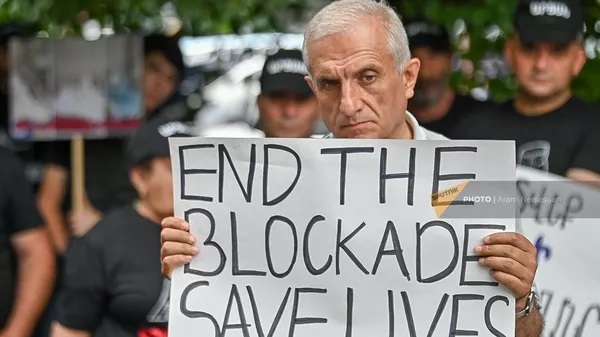 Нефть дороже жизни карабахцев? Акция протеста прошла у здания ООН в Ереване. ВИДЕО. ФОТОРЕПОРТАЖ