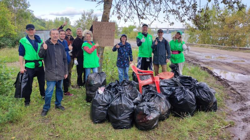 Успеть все: волонтеры «Счастливый Нижний Новгород» убрали от мусора берег Оки и угостились ухой на природе