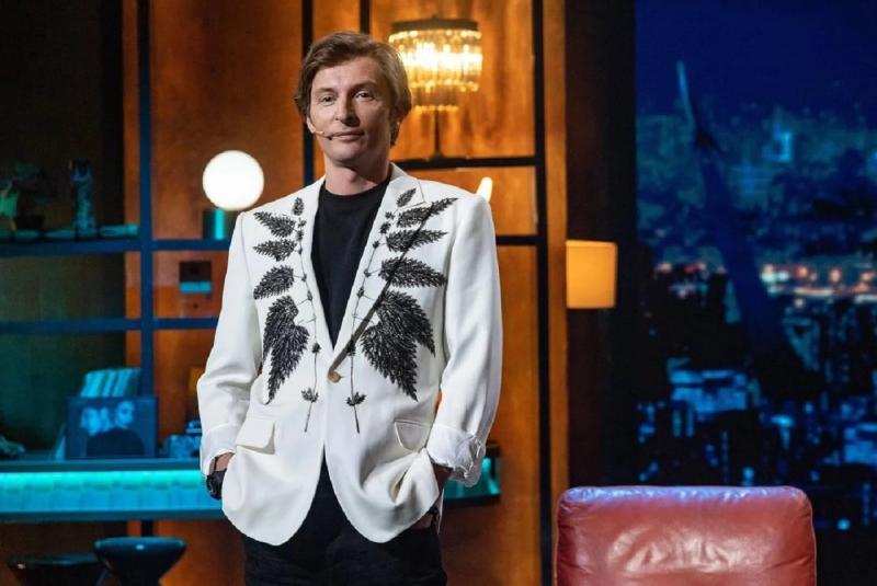 «Страна потеряла самого завидного холостяка». Александр Петров пришёл на «Шоу Воли» сразу после свадьбы