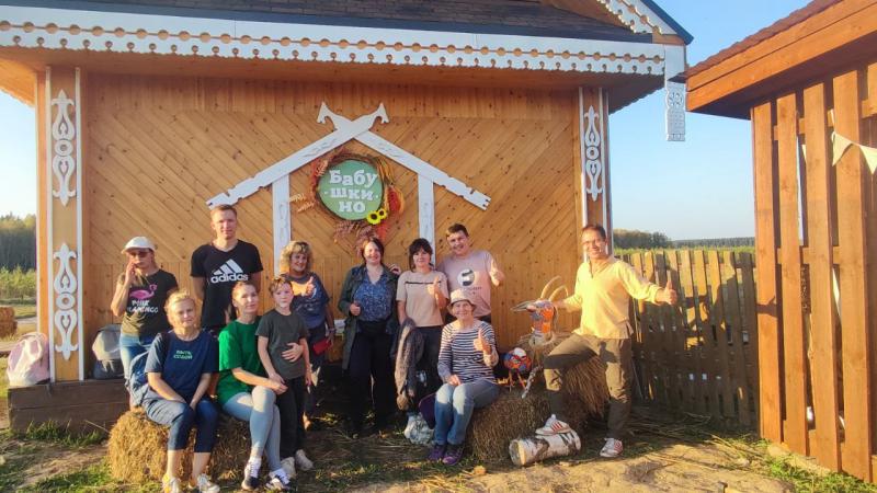 Волонтеры группы «Счастливый Нижний Новгород» помогли на экоферме «Бабушкино»