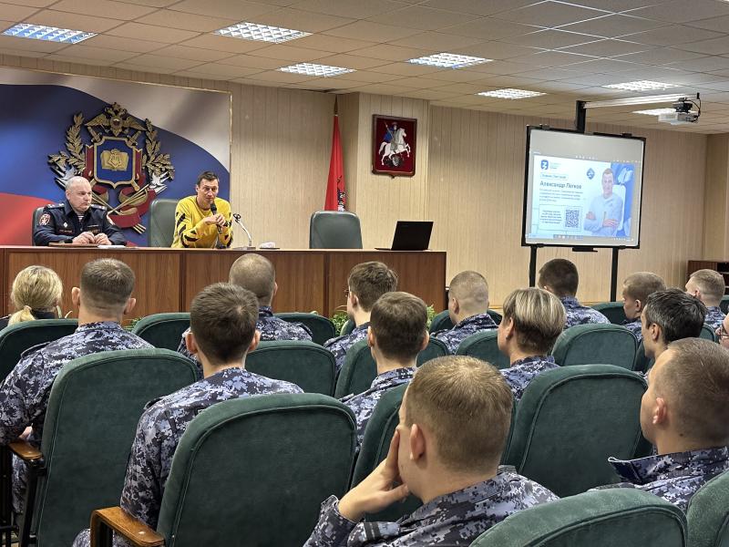 Через тернии к золоту: в рамках акции «Поделись своим знанием» в Москве прошла встреча с олимпийским чемпионом, лыжником Александром Легковым