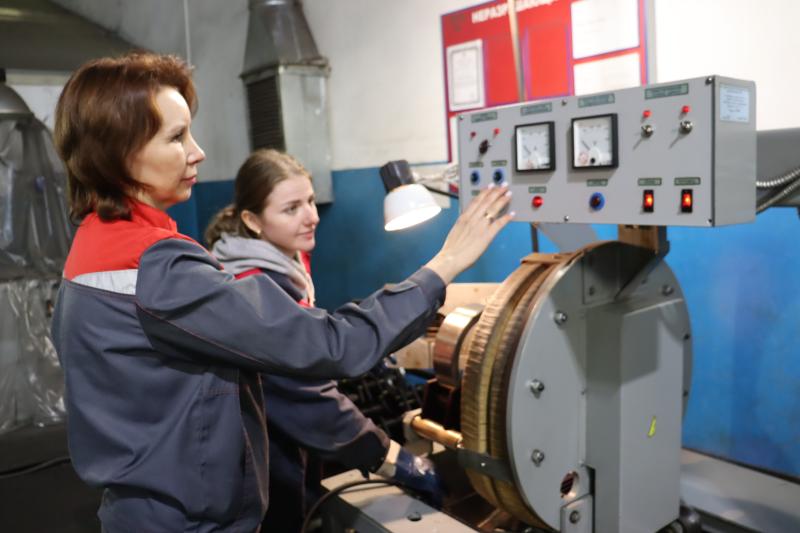 Работники площадок АО «Желдорреммаш» выберут Лучшего наставника года