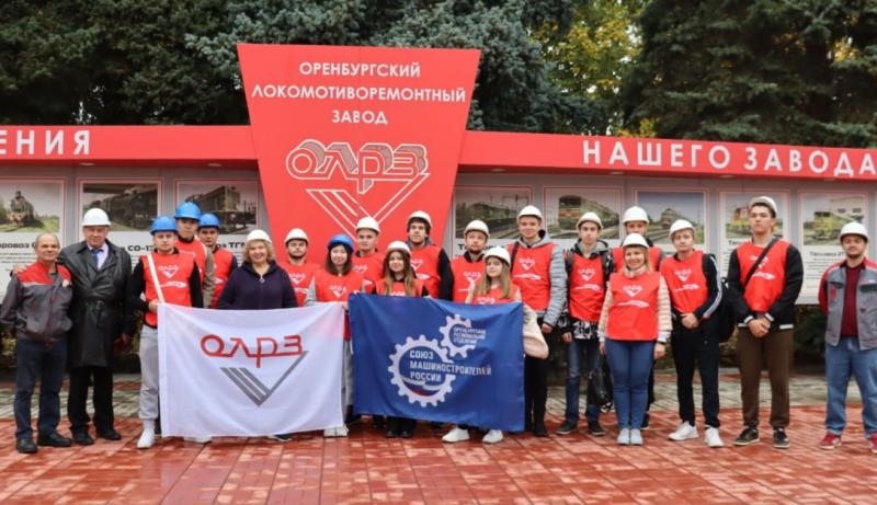 Почти 10 тысяч школьников и студентов посетило площадки АО «Желдорреммаш» в 2023 году в рамках проекта «Неделя без турникетов»