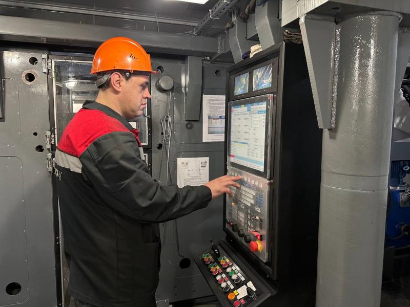 В СЛД «Красноярск» введен в эксплуатацию новый колесотокарный станок ТК 950 ФЗТУ