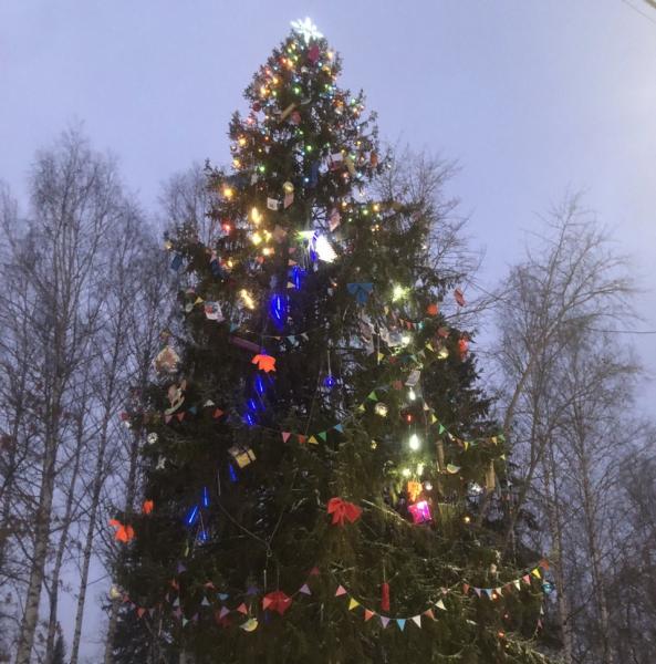 Заводчане нарядили новогоднюю ель студентам ИжГТУ