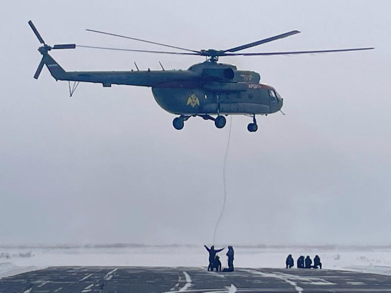 ОМОН «Адыг» провел занятия по десантно-штурмовой подготовке на аэродроме в Кызыле