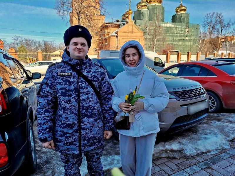 В преддверии 8 марта сотрудники Росгвардии поздравили жительниц Подмосковья