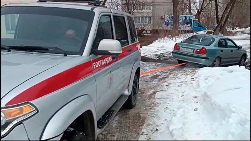 В Московской области сотрудники Росгвардии оказали помощь автомобилисту ❗️