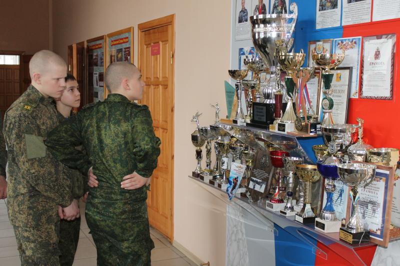 Воспитанники кадетского колледжа «Север» побывали на экскурсии в ОМОН «Вятич»