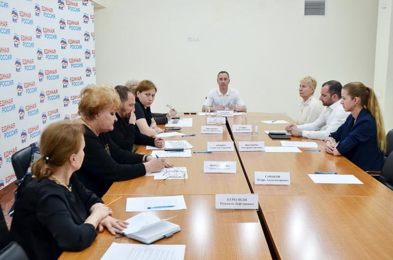 Депутат ЗСК Виктор Тепляков провёл очередной приём граждан в Центральном районе Сочи