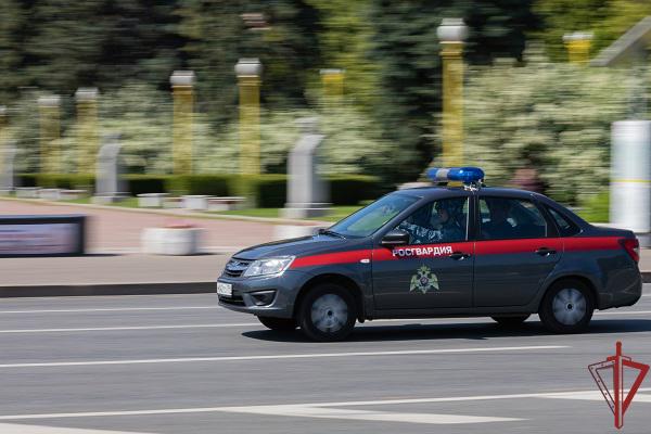 СТОЛИЧНЫЕ РОСГВАРДЕЙЦЫ ЗАДЕРЖАЛИ МУЖЧИНУ, ПОДОЗРЕВАЕМОГО В НЕЗАКОННОМ ОБОРОТЕ НАРКОТИКОВ