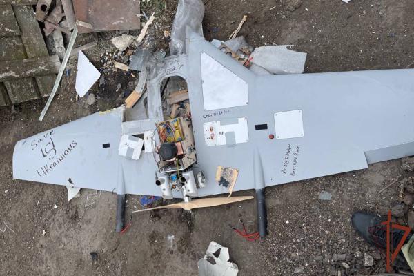 Сотрудники Росгвардии обезвредили дрон-камикадзе с шестикилограммовым зарядом взрывчатки во дворе дома в Херсонской области