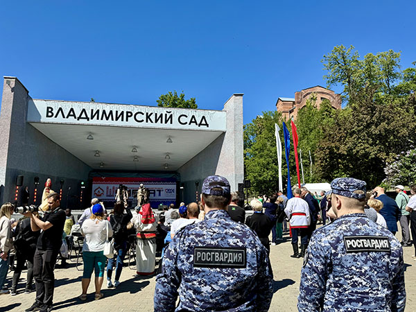 В Ульяновске личный состав Росгвардии обеспечил безопасность во время проведения массовых праздничных гуляний
