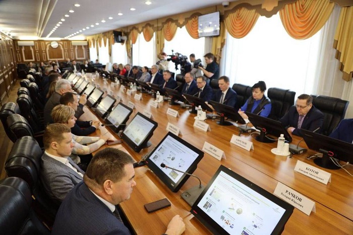 Депутаты Нижневартовска познакомились с планами реконструкции городских систем наружного освещения